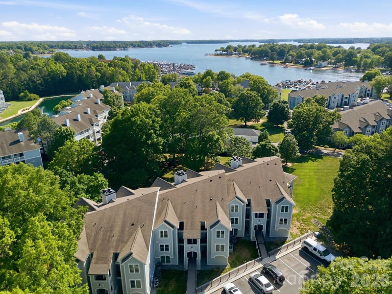 18801 Nautical Drive Apt 304, Cornelius, NC - 2 beds, 2 baths, 1,084 sqft - $349,000