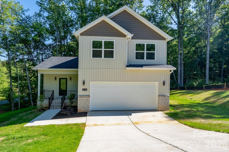 610 Queens, Dallas, NC - 3 beds, 3 baths, 2,027 sqft - $389,900