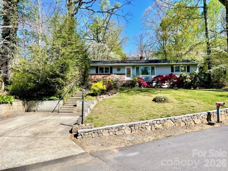 213 N Park Lane, Black Mountain, NC - 3 beds, 1 bath, 1,261 sqft - $412,000
