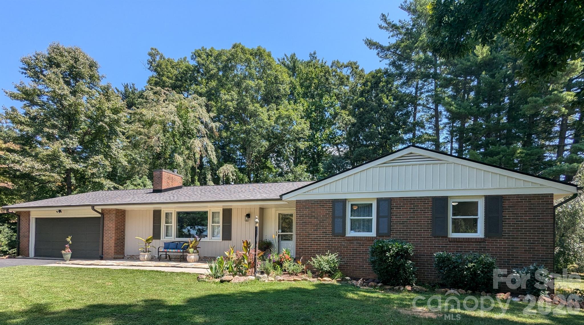 1 Oakwilde Drive, Asheville, NC — property listing photo