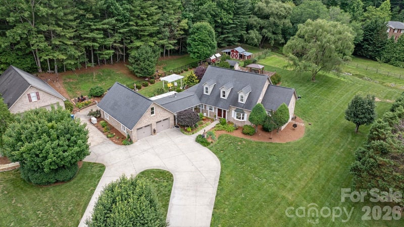 401 Redwood Court, Lenoir, NC - 4 beds, 3 baths, 4,574 sqft - $750,000