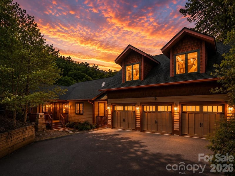 39 Great Aspen Way, Black Mountain, NC - 4 beds, 3.5 baths, 1,823 sqft - $895,000