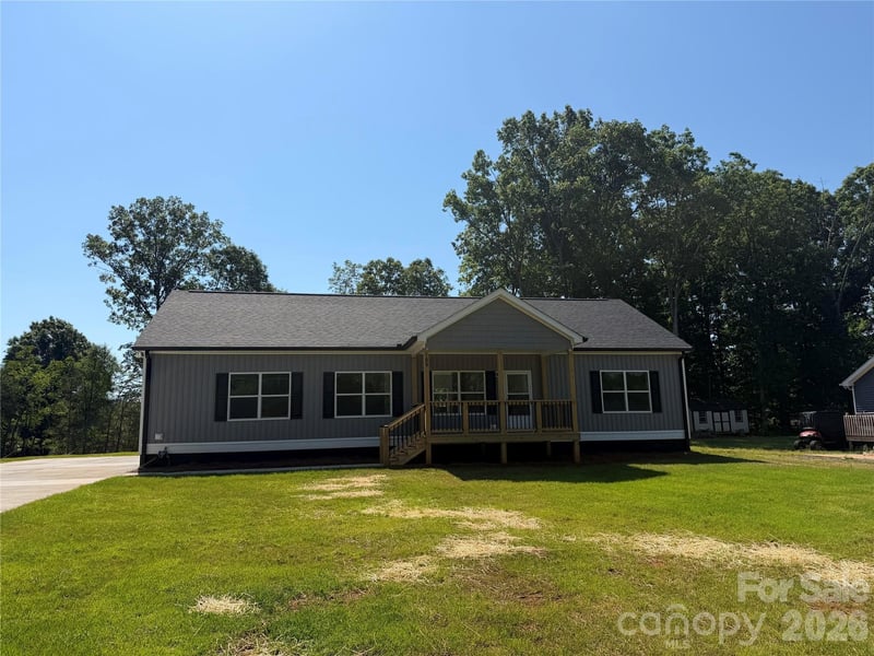 109 Sarah Avenue, Newton, NC - 3 beds, 2 baths, 1,800 sqft - $349,000