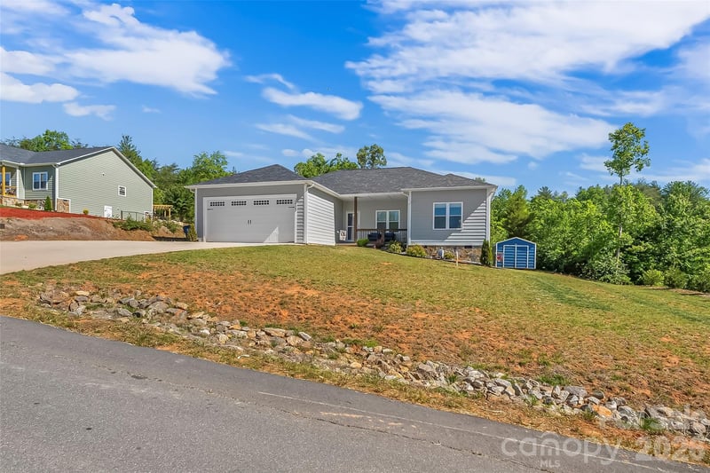 2455 Saratoga Run, Morganton, NC - 3 beds, 2 baths, 1,550 sqft - $379,000
