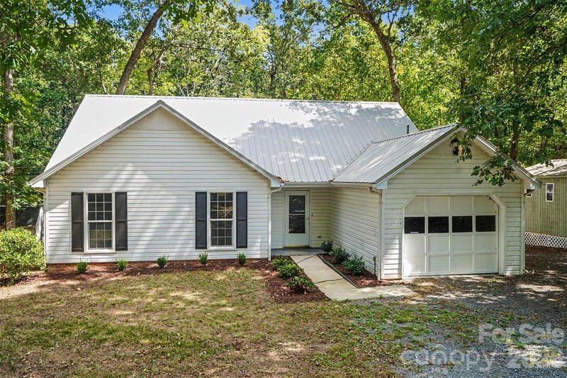 2711 Bob White Circle, Wingate, NC - 3 beds, 2 baths, 1,359 sqft - $300,000
