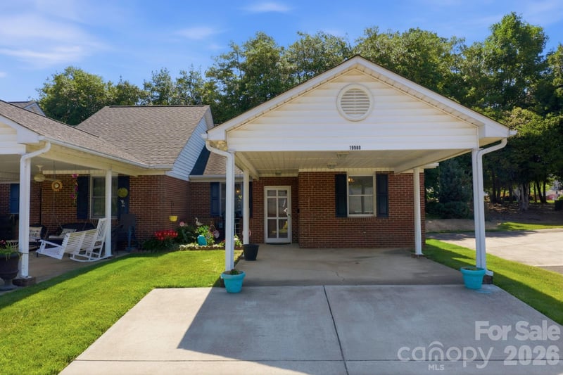 19980 Oak Leaf Circle, Cornelius, NC - 2 beds, 2 baths, 1,110 sqft - $274,000