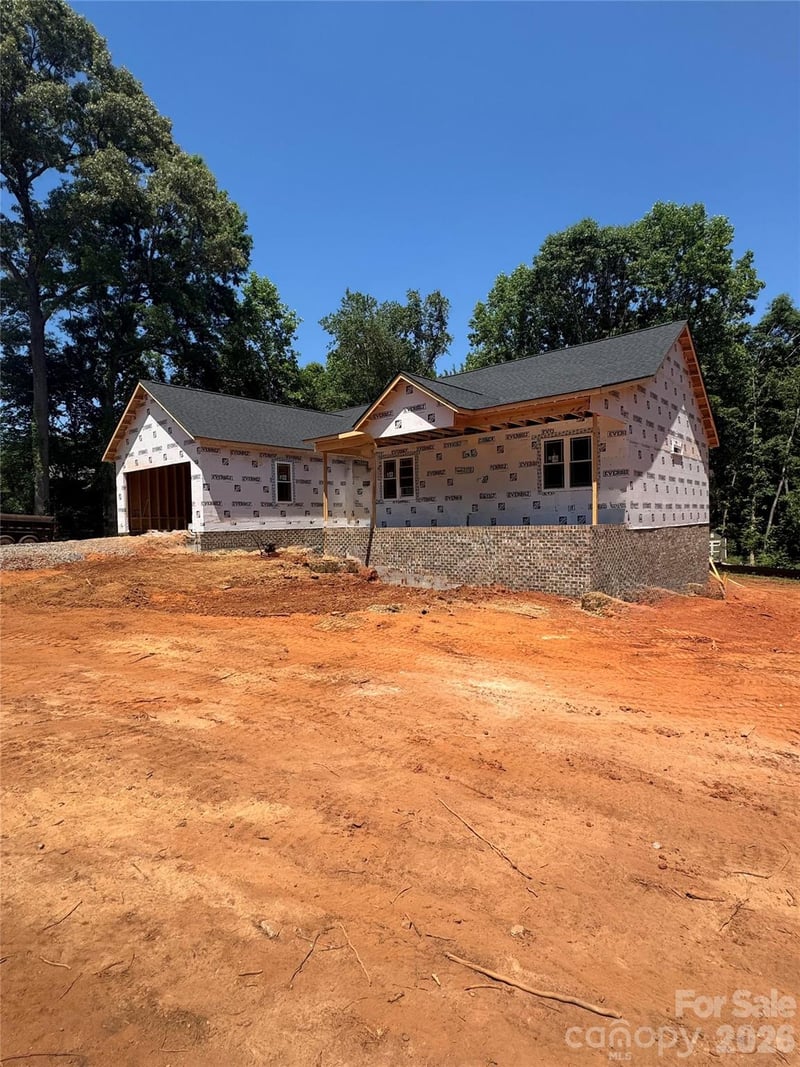1895 Knolls Drive, Newton, NC - 3 beds, 2.5 baths, 1,830 sqft - $589,000