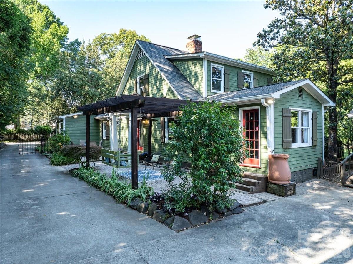 4330 Brookfield Drive, Charlotte, NC. property listing photo