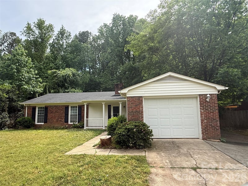 6341 Round Hill Road, Charlotte, NC - 3 beds, 2 baths, 1,484 sqft - $1,850/mo