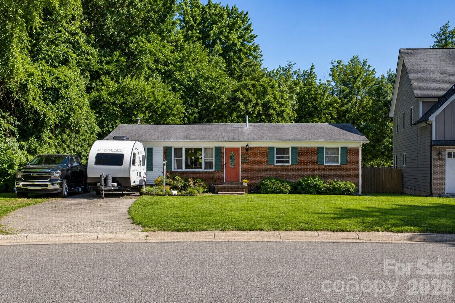 1122 Zion, Charlotte, NC — property listing photo 1