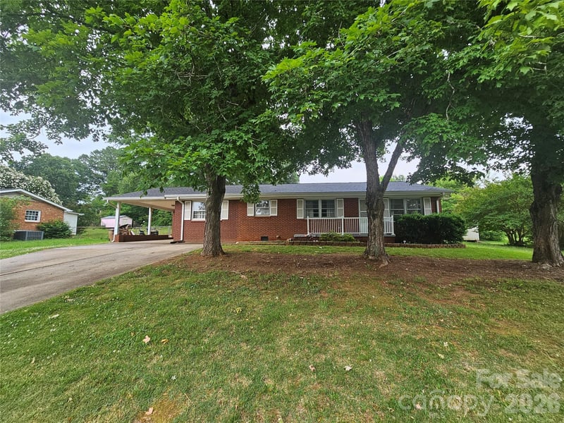 3025 Hazel Drive, Shelby, NC - 3 beds, 1.5 baths, 1,590 sqft - $260,000