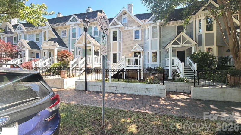 316 W 10th Street, Charlotte, NC - 3 beds, 2.5 baths, 1,661 sqft - $500,000