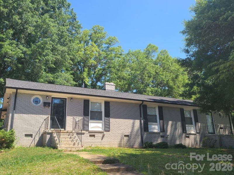 3731 Dresden Drive E, Charlotte, NC - 2 beds, 1 bath - $1,325