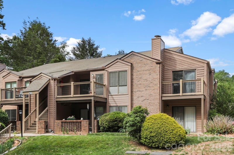 48 Ravencroft Lane F48, Asheville, NC - 2 beds, 2 baths, 959 sqft - $219,000