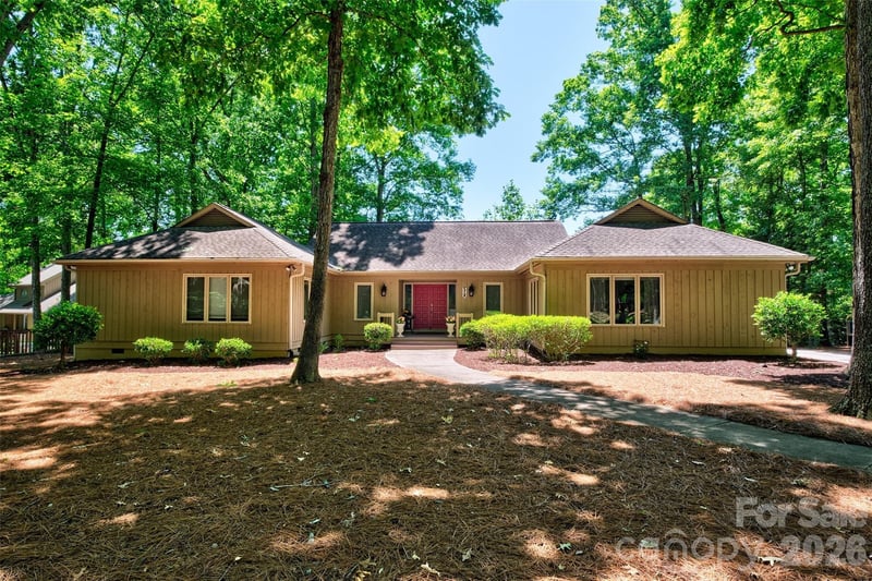 6 Honeysuckle Woods, Lake Wylie, SC - 3 beds, 3.5 baths, 2,702 sqft - $665,000