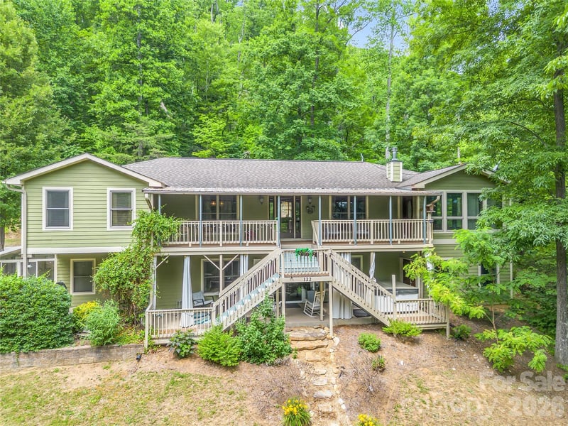 122 Raptor Court, Lake Lure, NC - 4 beds, 3.5 baths, 2,185 sqft - $699,000