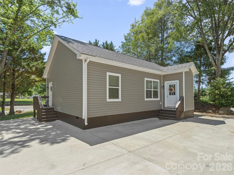 64 Drexel Road, Hendersonville, NC - 2 beds, 2 baths, 1,099 sqft - $429,000