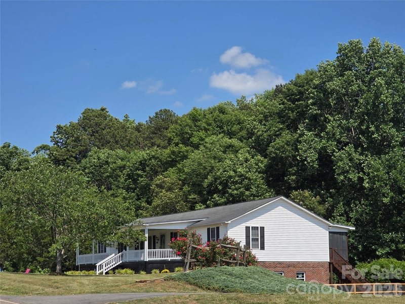 320 Huffstetler Lake Road, Dallas, NC - 3 beds, 3 baths, 3,900 sqft - $599,950