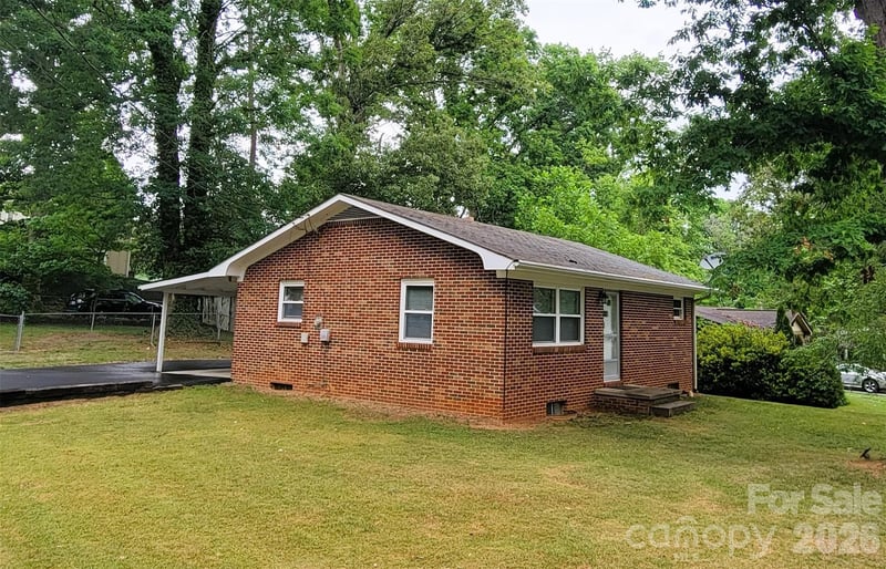 45 Browndale Road, Asheville, NC - 2 beds, 1 bath, 879 sqft - $329,900