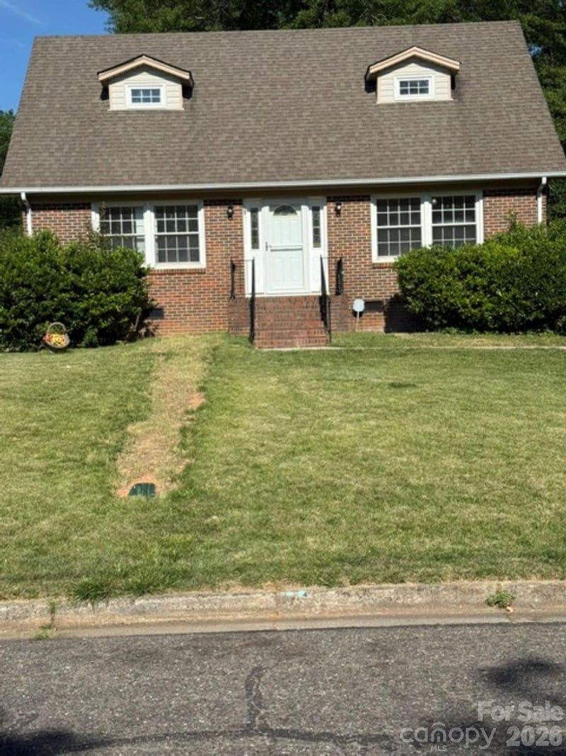 917 Canterbury Court, Gastonia, NC - 4 beds, 2 baths, 1,682 sqft - $248,000