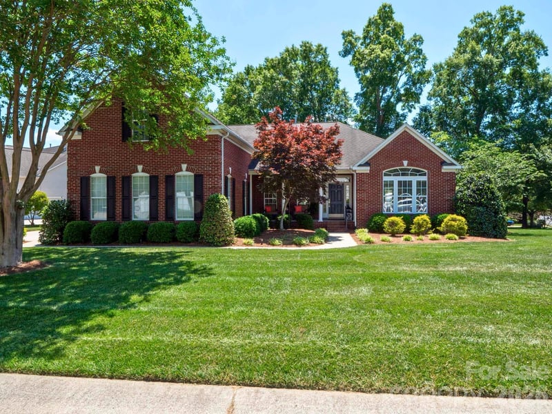 1000 Irish Moss Lane, Matthews, NC - 4 beds, 3.5 baths, 3,877 sqft - $779,000