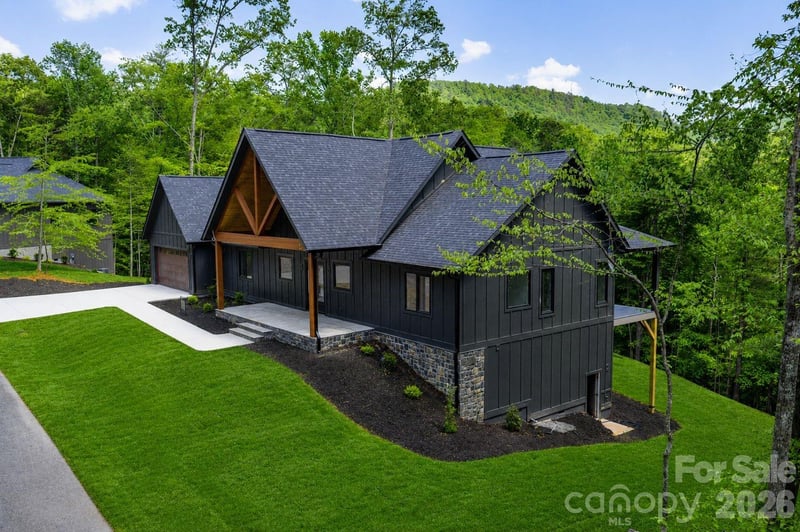 148 Reserve Way, Hendersonville, NC - 3 beds, 3 baths, 1,940 sqft - $1,075,000