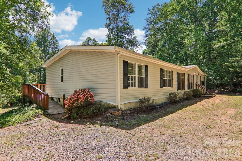125 Cove Creek Drive, Rutherfordton, NC - 3 beds, 2 baths, 1,895 sqft - $165,000