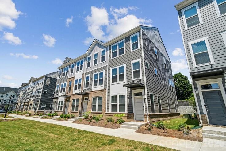 4375 Raleigh Street C1, Charlotte, NC - 3 beds, 3.5 baths, 1,523 sqft - $2,395