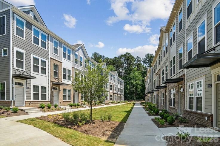4375 Raleigh Street B1, Charlotte, NC - 2 beds, 2.5 baths, 1,313 sqft - $2,096