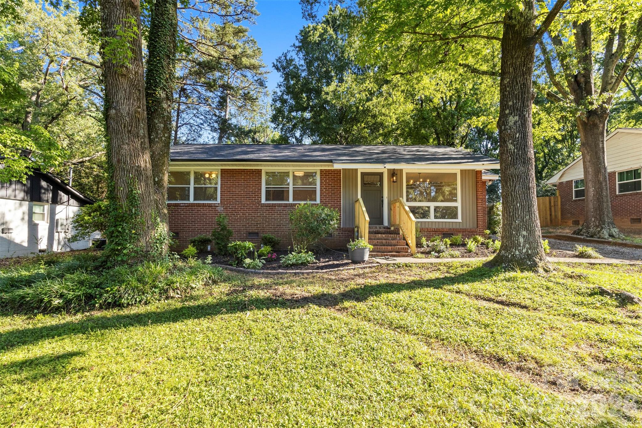3840 Colebrook, Charlotte, NC — property listing photo 1