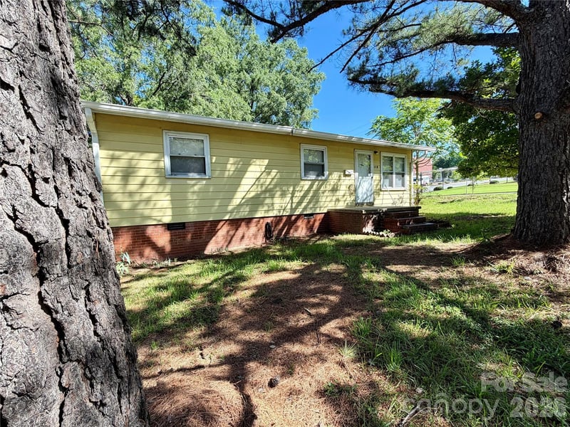 112 Academy Avenue NW, Concord, NC - 2 beds, 1 bath, 932 sqft - $149,997
