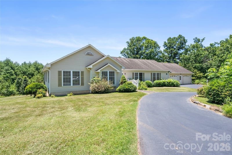 28 Song Bird Lane, Weaverville, NC - 3 beds, 2.5 baths, 2,594 sqft - $649,000