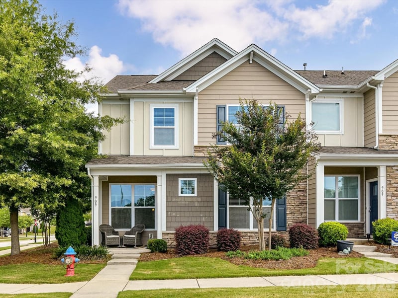 905 Pennington Drive, Lancaster, SC - 4 beds, 2.5 baths, 2,504 sqft - $375,000