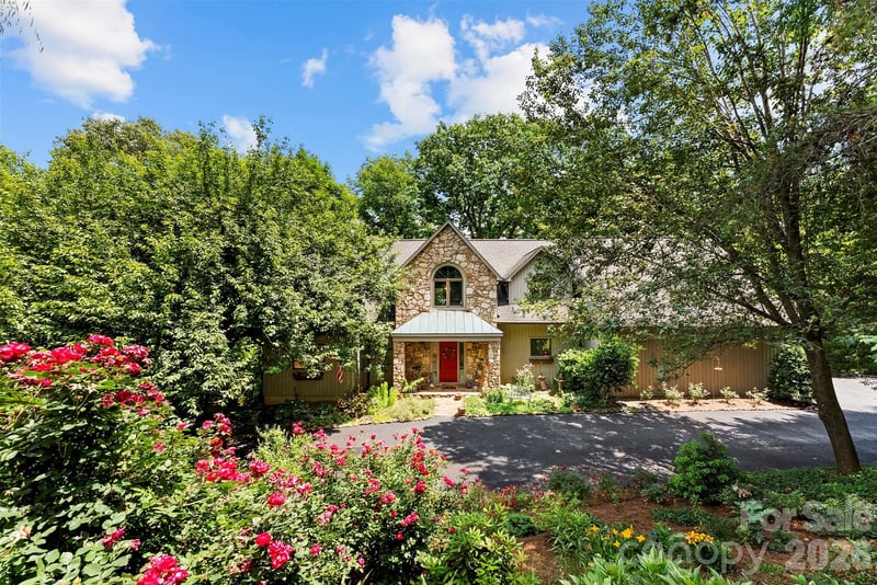 304 Eagles Walk, Gastonia, NC - 3 beds, 3 baths, 3,650 sqft - $649,900