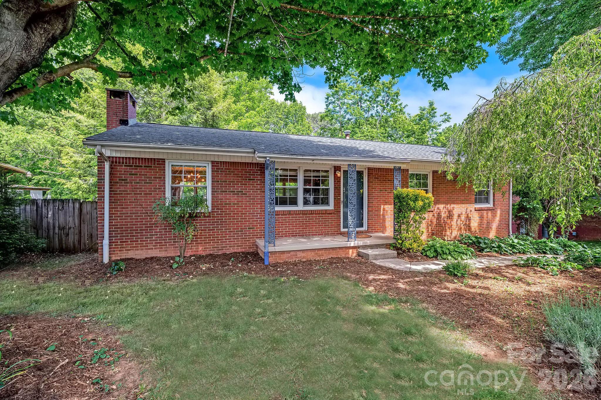 39 Grandview Road, Asheville, NC. property listing photo