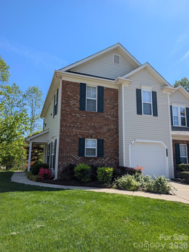 8917 Cinnabay Drive, Charlotte, NC - 2 beds, 2.5 baths, 1,302 sqft - $249,999
