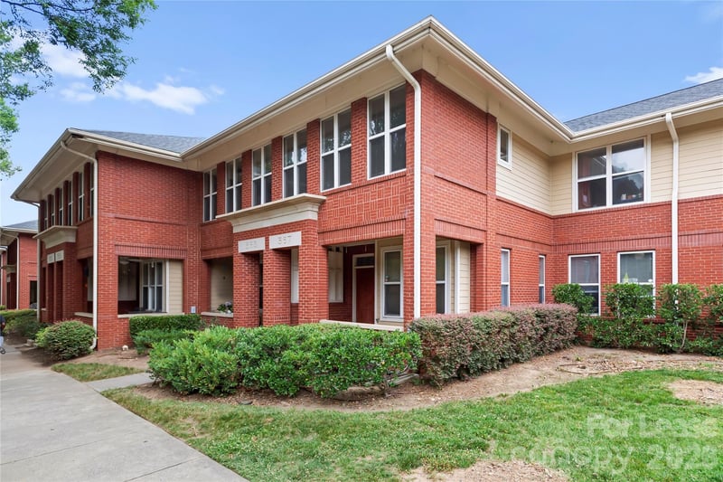 567 E 9th Street, Charlotte, NC - 2 beds, 2.5 baths, 1,246 sqft - $1,900