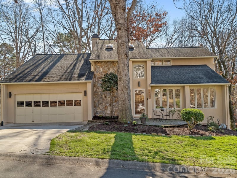 7057 Mariners Court, Tega Cay, SC - 4 beds, 3.5 baths, 3,555 sqft - $725,000