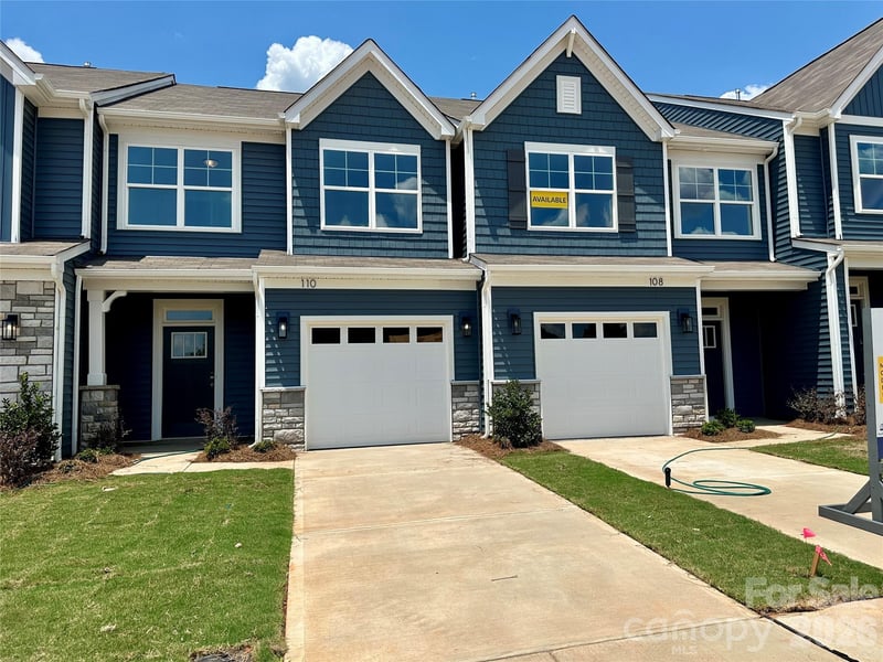 110 Pointer Trail, Troutman, NC - 3 beds, 2.5 baths, 1,817 sqft - $319,900