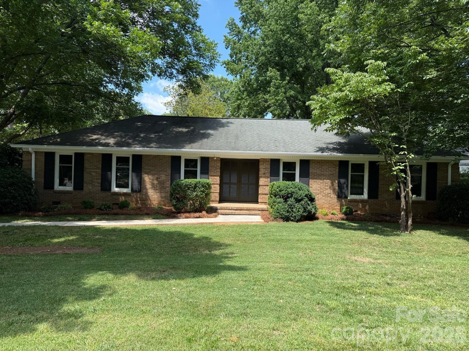 6221 Woodbridge, Charlotte, NC — property listing photo 1