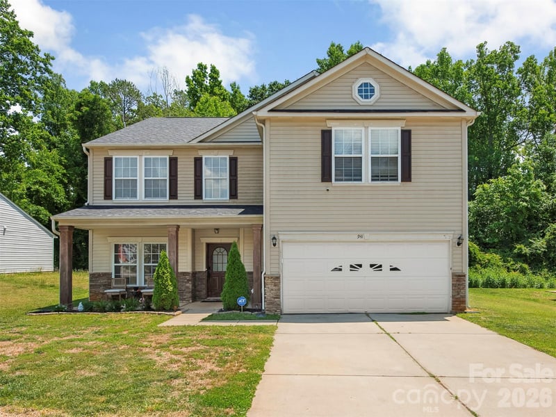 941 Capetown Lane, Clover, SC - 3 beds, 2.5 baths, 3,208 sqft - $419,000