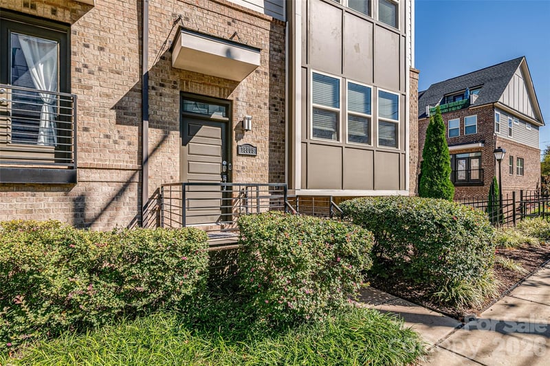 18005 Nolita, Charlotte, NC - 3 beds, 5 baths, 2,648 sqft - $725,000