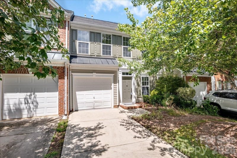 4209 Piccadilly Lane, Fort Mill, SC - 3 beds, 2.5 baths, 1,948 sqft - $345,000