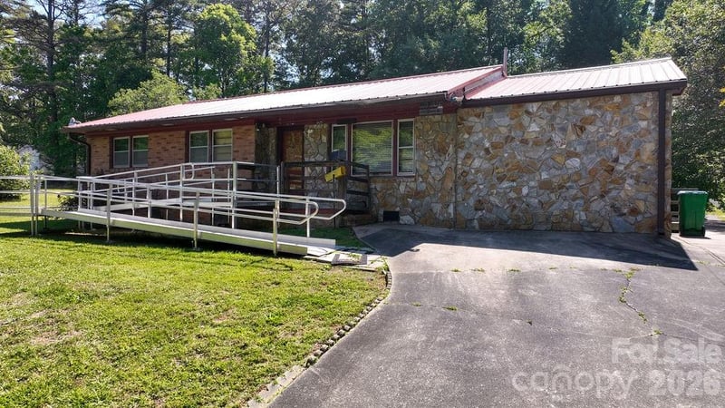 905 S 10th Street, Bessemer City, NC - 2 beds, 2 baths, 1,403 sqft - $260,000