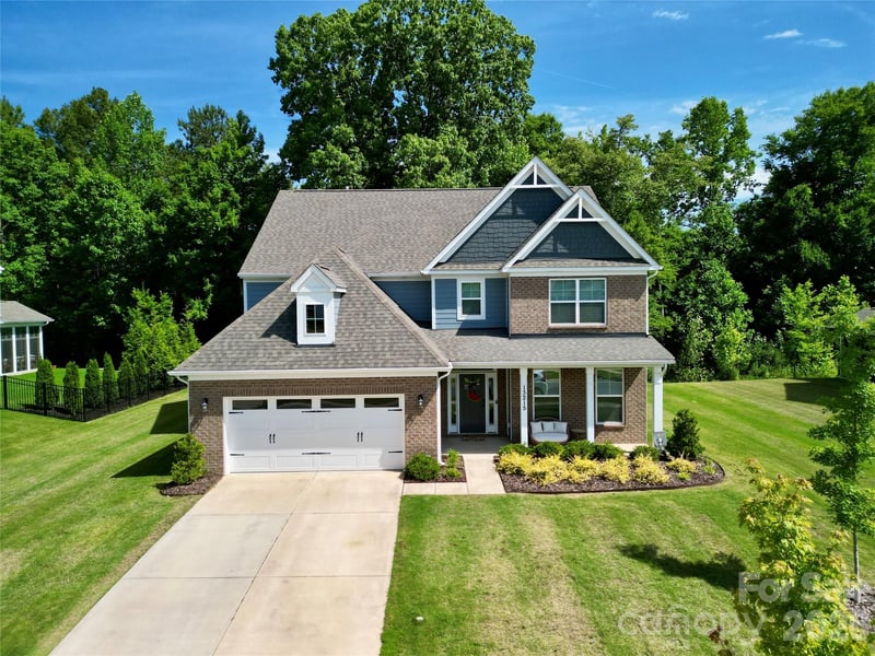 13215 Fiore Place, Huntersville, NC - 5 beds, 4.5 baths, 3,990 sqft - $775,000