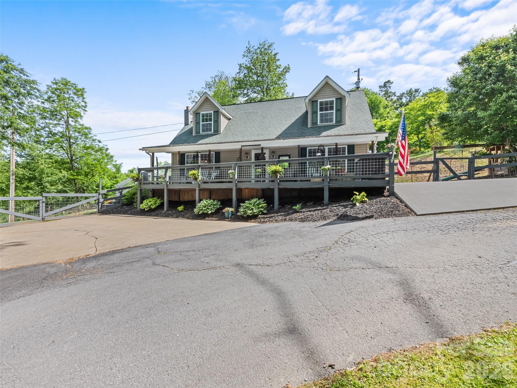 222 Thistle Ridge, Clyde, NC. property listing photo