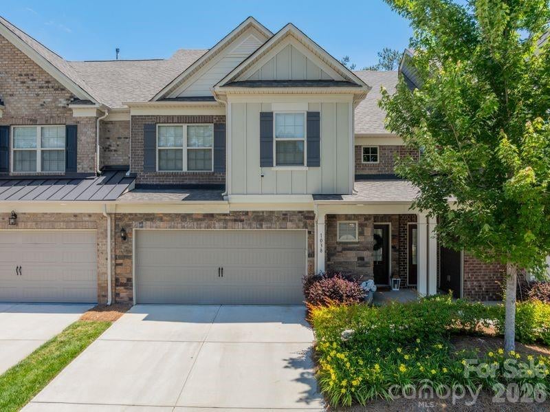 1038 Crest Oak Lane, Fort Mill, SC - 3 beds, 2.5 baths, 2,080 sqft - $419,900