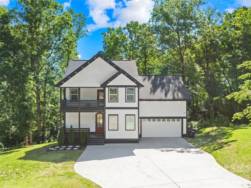 2101 Highland View Lane, Charlotte, NC - 3 beds, 2.5 baths, 2,576 sqft - $590,000