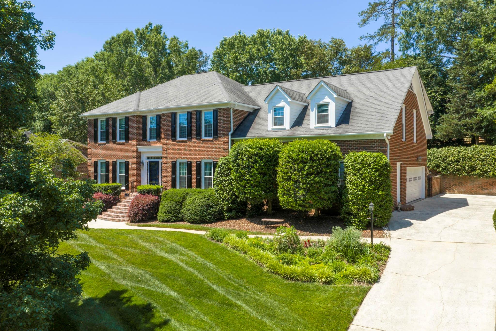 708 Barington Place, Matthews, NC. property listing photo
