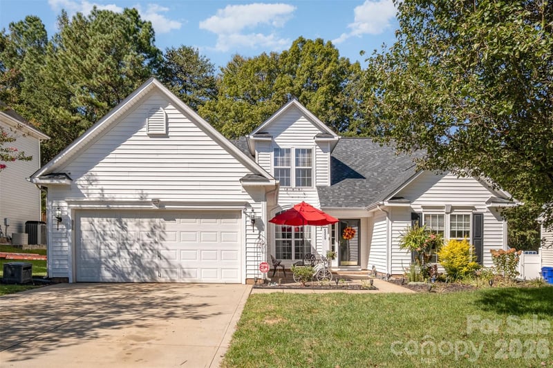 6859 Lakecrest Court, Denver, NC - 3 beds, 2 baths, 2,125 sqft - $459,900